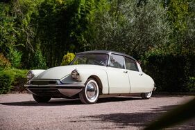 Citroën DS 19 (1956) - als Lot 030 angeboten an der Artcurial Sur les Champs Versteigerung am 22. Oktober 2023