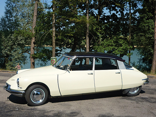 Image: Citroën DS 19 (1956) - offered at the auction of the Oldtimer Galerie Toffen on the occasion of the Dolder Classics on June 8, 2013