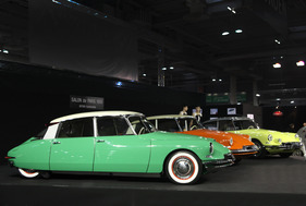 Citroën DS 19 (1956) - in Erinnerung an die Premiere von 1955, als 80'000 Bestellungen abgegeben wurden (Rétromobile 2013)