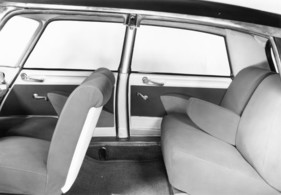 Citroën DS 19 (1956) - viel Platz für Fondpassagiere dank riesigem Radstand