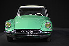 Citroën DS 19 (1956) - vielleicht der schönste der drei, in wundervollem Grünton "Vert Printemps" (Rétromobile 2013)
