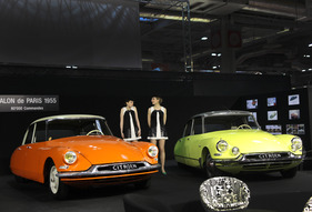 Citroën DS 19 (1958) - Blumige Farben: rechts Narzissengelb, links Kapuzinerorange (1958)