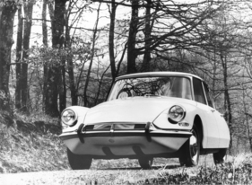 Citroën DS 19 (1963) - viel Fortschritt gab es auch unter dem Blech