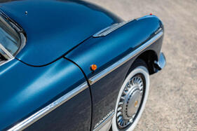 Citroën DS 19 Le Caddy (1962) – Glänzend: Den "Aschenbecher" auf dem Kotflügel hat auch die Limousine; seitliche Zierleiste und Scheinwerferblende nur die Chapron-Modelle