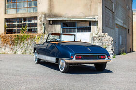 Citroën DS 19 Le Caddy (1962) – Gut versteckt: Die Kofferraumklappe reicht bis zum Stossfänger herab. Verchromte Keder kaschieren die seitlichen Fugen