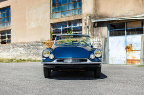 Citroën DS 19 Le Caddy (1962) – Könnte auch ein Werks-Cabrio sein: Von vorne fällt die niedrigere Scheibe kaum auf