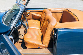 Citroën DS 19 Le Caddy (1962) – Normale DS-Platzverhältnisse vorne. Die Rückbank ist mehr Gepäckablage als Sitzgelegenheit