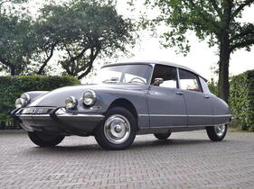 Citroën DS 19 Pallas (1965) - als Lot 609 angeboten an der Bonhams-Versteigerung "Les Grand Marques du Monde" in Paris am 2. Februar 2023 (1965)