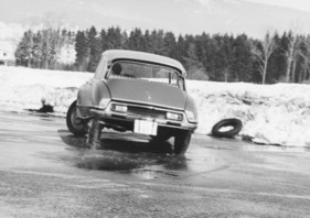 Citroën DS 19 Pallas (1965) – auch bei abruptem Lastwechsel kein Übersteuern (1965)