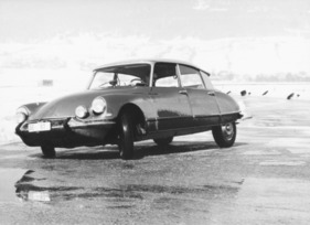 Citroën DS 19 Pallas (1965) – stark untersteuerndes Kurvenverhalten bei zu hoher Geschwindigkeit (1965)