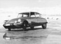 Citroën DS 19 Pallas (1965) – stark untersteuerndes Kurvenverhalten bei zu hoher Geschwindigkeit (© Archiv Automobil Revue) Citroën DS 19 Pallas (1965) – stark untersteuerndes Kurvenverhalten bei zu hoher Geschwindigkeit (© Archiv Automobil Revue)