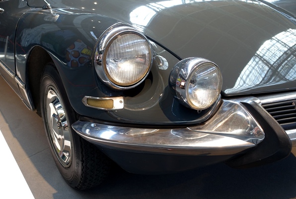 Citroën DS 19 Pallas (1967) – Front – Sonderausstellung "Citroën DS – An Icon Turns 70" Autoworld Brüssel