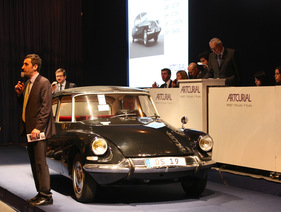 Citroën DS 19 'Prefecture' (1966) - angeboten als Lot 328 an der Artcurial Rétromobile Versteigerung am 8. Februar 2013 (1966)
