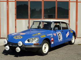 Citroën DS 20 Rallye (1974) - als Lot 174 an der Artcurial Versteigerung "Automobiles sur les Champs 9" am 1. November 2015 (1974)