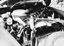 Citroën DS 21 (1966) – Versteckt zwischen Kühler, Luftfilter und Hydraulikleitungen: der neue Vierzylinder vonn 2175 cm3