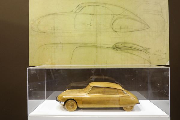Citroën DS 21 (1968) – Maquette zur Visualisierung der neuen Frontgestaltung – Rétromobile Paris 2025