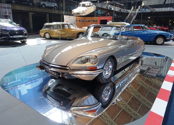 Bild Citroën DS 21 (1969) – ein sogenanntes Werkscabriolet – Sonderausstellung "Citroën DS – An Icon Turns 70" Autoworld Brüssel