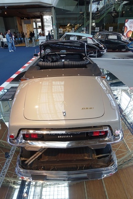 Citroën DS 21 (1969) – mit langgestrecktem Rücken – Sonderausstellung "Citroën DS – An Icon Turns 70" Autoworld Brüssel