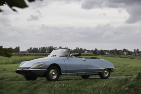 Bild Citroën DS 21 Cabriolet (1968) - als Lot 50 an der Artcurial-Versteigerung "Sur les Champs 11" in Paris am 5. November 2017