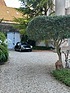 Citroën DS 21 Cabriolet d'Usine Chapron (1965) – Das Auto von Yves Bergeret in seinem Innenhof in Beaune
