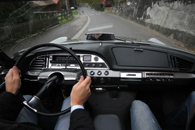 Citroën DS 21 Décapotable (1967) - Fahrerperspektive