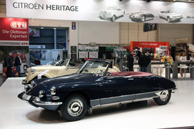 Citroën DS 21 Décapotable (1967) - USA-Version des Werks-Cabriolets in eleganter dunkler Lackierung auf dem Citroën-Stand (Techno Classica 2013) (1967)