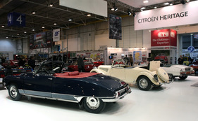 Citroën DS 21 Décapotable (1967) - USA-Version des Werks-Cabriolets neben seinen Brüdern (Techno Classica 2013)