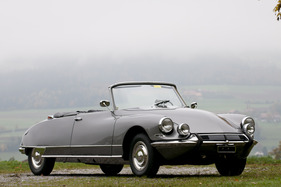 Citroën DS 21 Décapotable (1967) - bei den Werks-Cabriolet entspricht die Frontscheibe der der Limousine