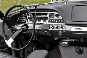 Citroën DS 21 Décapotable (1967) - bereits mit dem modifizierten Interieur ausgerüstet, das ab 1961 verbaut wurde