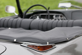 Citroën DS 21 Décapotable (1967) - die Blinklichter mussten beim Cabriolet einen neuen Platz finden, denn oben auf dem Dach konnten sie ja nicht angebracht werden
