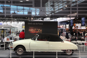 Bild Citroën DS 21 Décapotable (1968) - auf dem Citroën-Stand - Rétromobile 2015