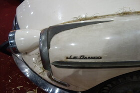 Citroën DS 21 Le Dandy (1966) patinierter Schriftzug auf dem Kotflügel – Classic Car Show Maastricht 2023