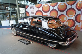 Citroën DS 21 M Prestige (1969) – mit Trennscheibe zwischen Fahrer und Passagieren – Sonderausstellung "Citroën DS – An Icon Turns 70" Autoworld Brüssel (1969)