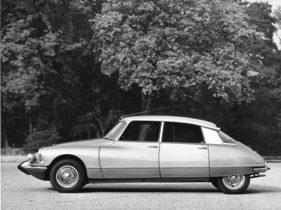 Citroen DS 21 Pallas (1966) – die seitliche Scheuerleiste betont zusätzlich die langgestreckte Linie