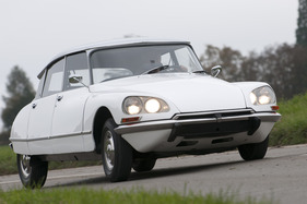 Citroën DS 21 Pallas (1971) - der hohe Komfort resultiert nicht in starker Seitenneigung Citroën DS 21 Pallas (1971) - der hohe Komfort resultiert nicht in starker Seitenneigung
