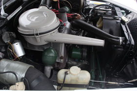 Citroën DS 21 Pallas (1971) - die Hydraulikelemente waren bei späteren Modellen grün gekennzeichnet, um keine Verwechslung mit dem Vorgänger zuzulassen