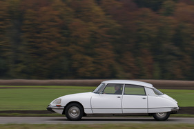 Citroën DS 21 Pallas (1971) - die gute Aerodynamik ermöglichte hohe Geschwindigkeiten bei relativ geringer Leistung Citroën DS 21 Pallas (1971) - die gute Aerodynamik ermöglichte hohe Geschwindigkeiten bei relativ geringer Leistung