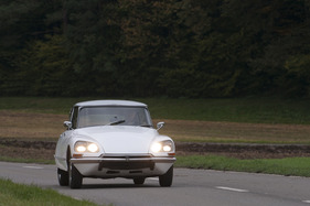Citroën DS 21 Pallas (1971) - kein anderes Auto sah aus die die "Déesse" Citroën DS 21 Pallas (1971) - kein anderes Auto sah aus die die "Déesse"