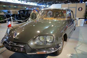 Citroën DS 21 Présidentielle von 1968 - an der Messe Epoqu’Auto in Lyon im November 2013 Citroën DS 21 Présidentielle von 1968 - an der Messe Epoqu’Auto in Lyon im November 2013