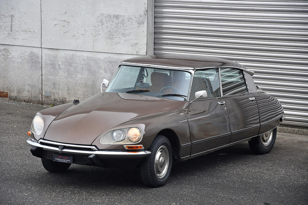 Citroën DS 23 Injection Pallas (1975) - als Lot 28 angeboten an der Versteigerung der Oldtimer Galerie an der Swiss Classic World Luzern am 28. Mai 2022