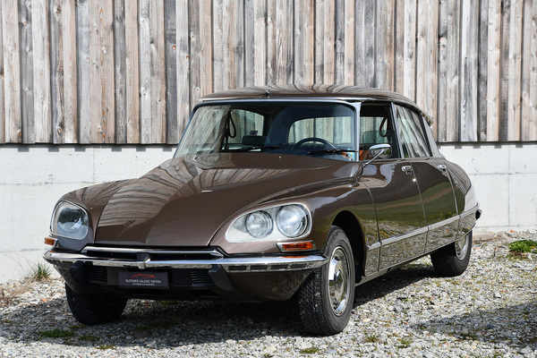 Citroën DS 23 i.e. Pallas (1973) - als Lot 40 angeboten an der Versteigerung der Oldtimer Galerie anlässlich der Swiss Classic World Luzern am 25. Mai 2019
