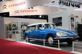 Bild Citroën DS Break Comfort (1975) - auf dem Citroën-Stand - Rétromobile Paris 2014