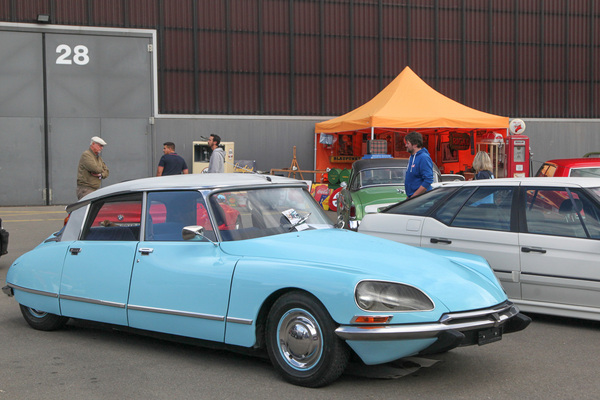 Citroën DS neben XM als Teil des privaten Fahrzeugmarkts - Swiss Classic World Luzern 2021