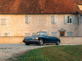 Citroën DS21 IE DÉCAPOTABLE (1972) - offered as lot 135 at the Bonhams Zoute auction on October 8, 2023