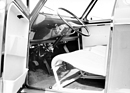 Citroën Dyane (1968) – Cockpit mit grossen Ablagen unter dem Armaturenbrett und in den Türen sowie unpraktisch-fummeligem Türöffner