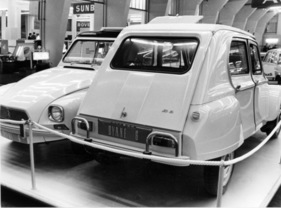 Citroën Dyane (1968) - liegt zwischen 2 CV und Ami 6, wird mit 16,5- oder 25,5-PS-Motor geliefert - Genfer Autosalon 1968