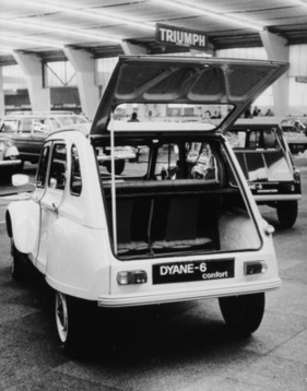 Citroën Dyane 6 Confort (1971) – dahinter das bürgerliche Bindeglied zur Acadiane: die Dyane 6 Commerciale – Genfer Autosalon 1971