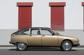 Citroën GS (1977) - durch Zug an einem Hebel, kann der Wagen ...