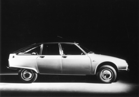 Citroen GS Birotor (1974) - Silhouette wie der normale GS, aber modellspezifische Kotflügelausbuchtungen