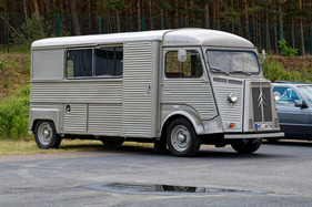 Citroën HY (1972) – Ausnahmsweise nicht zur Arbeit geboren: von Carrossiers Currus verlängert, bereitete er in über 50 Jahren seinen zwei Besitzern Campingfreuden – Oldtimer-Show Berlin 2024 (1972)